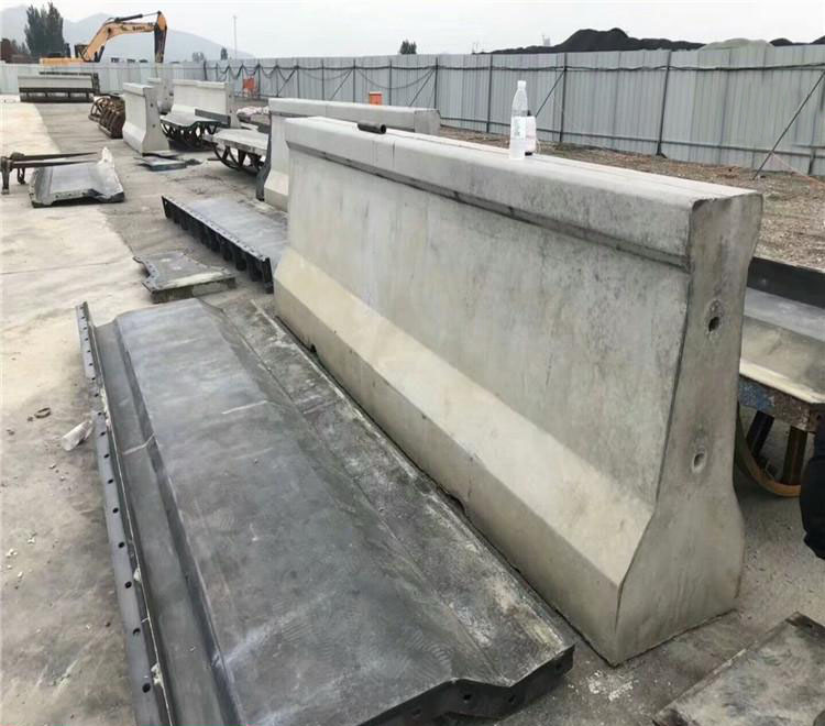 隔离墩模具厂家 公路隔离墩钢模具