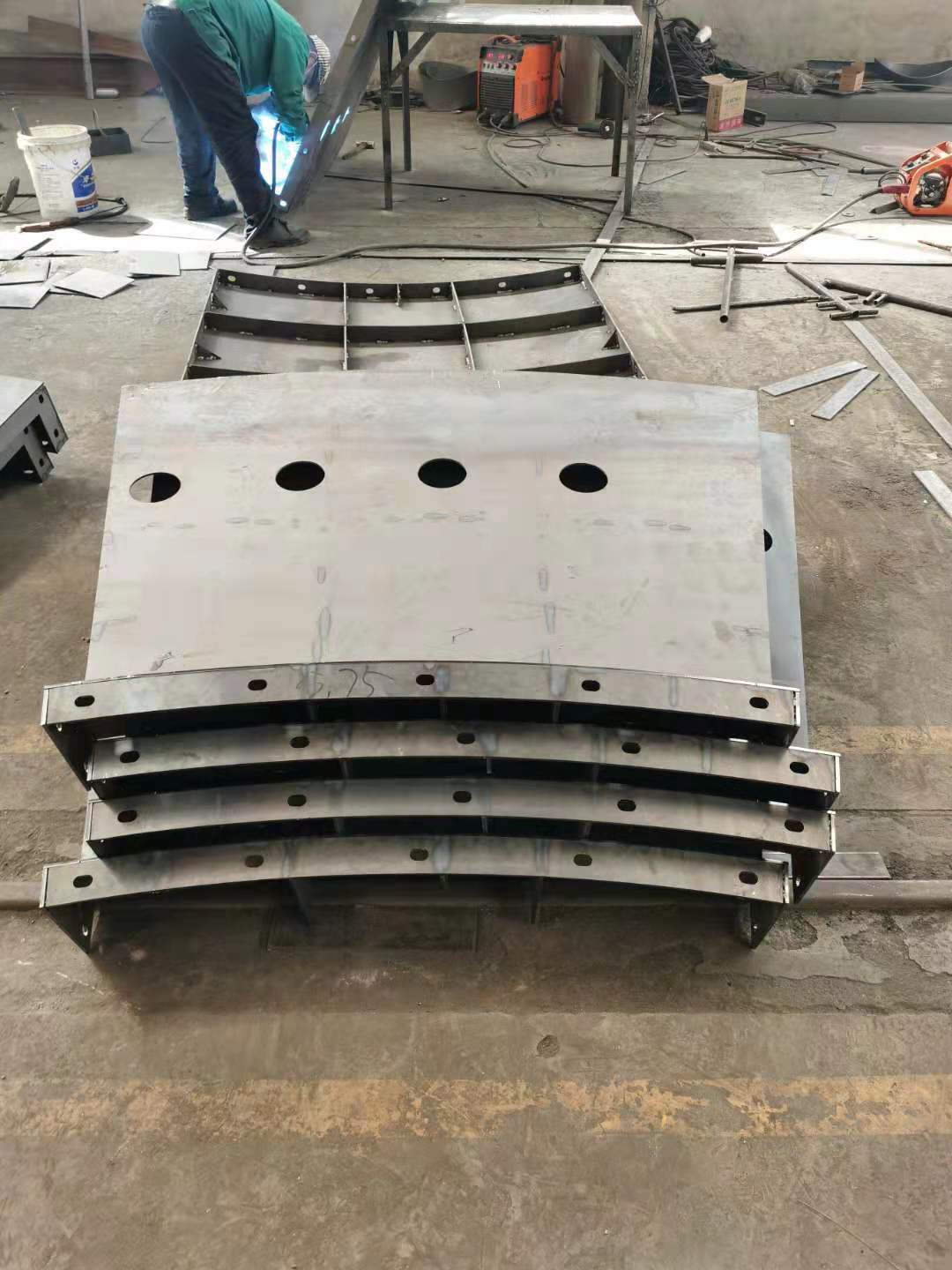 1621839901619192.jpg 风电基础模具